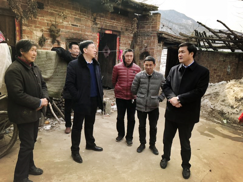 民建“組團(tuán)”慰問，企業(yè)送溫暖到家
